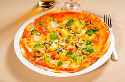 Healthy pizzas can be made at home, with fresh ingredients, less sodium, whole wheat and less fat/cheese.