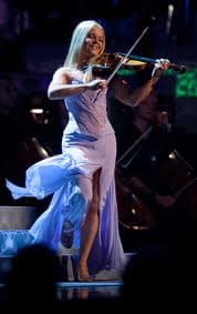 The multi-talented Mairead Nesbit, who sings and plays the fiddle as she hops and dances around the stage. What energy she has!