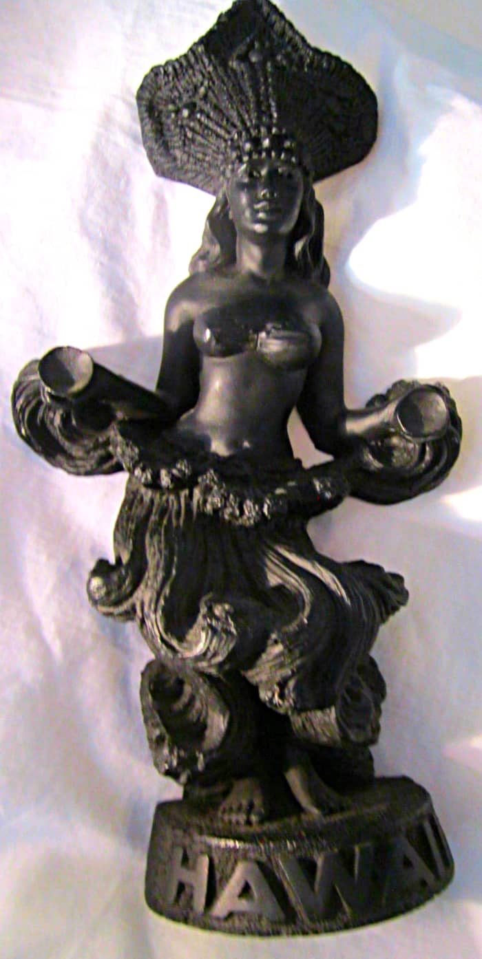 An amazing Original Hula Girl, very Detailed Workmanship ... This was done with great attention to detail ...