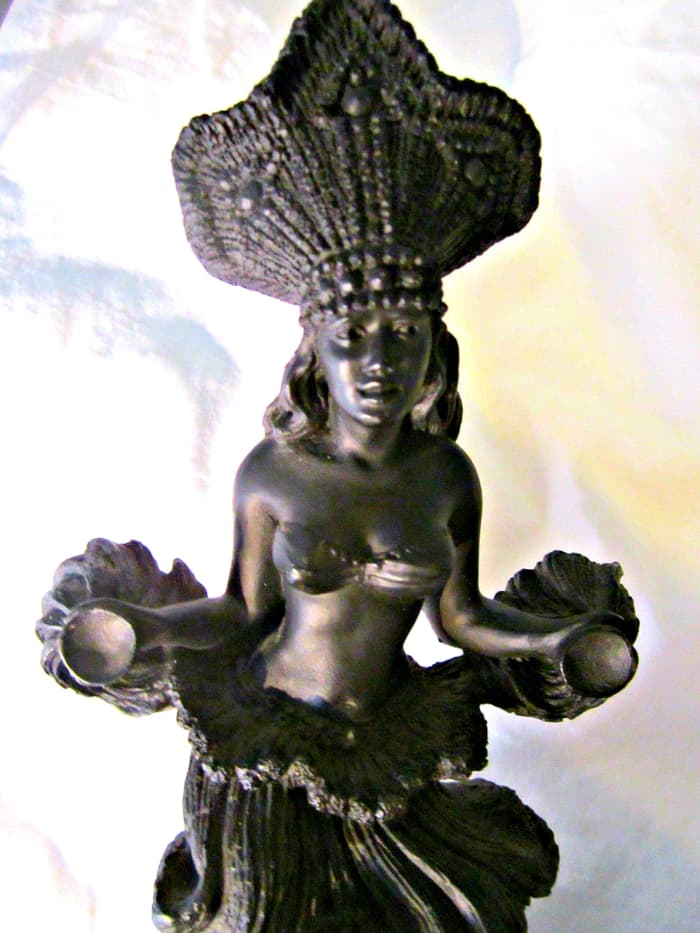 This Hula Girl that was made by Coco Joe is really Amazing, There is a great deal of realism in her face and costume.