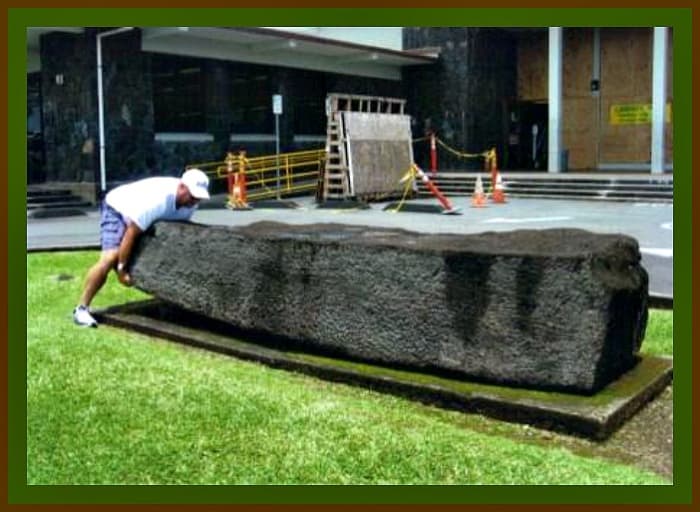 Kamehameha overturned the huge and sacred Naha Stone, which reportedly weighed around three tons it is still in Hilo and can be seen their to this day.