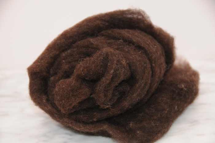 Pure carded wool waste, more suited to spinning than felting but it makes a useful filler for the apples. Unwashed pure wool can be used too.