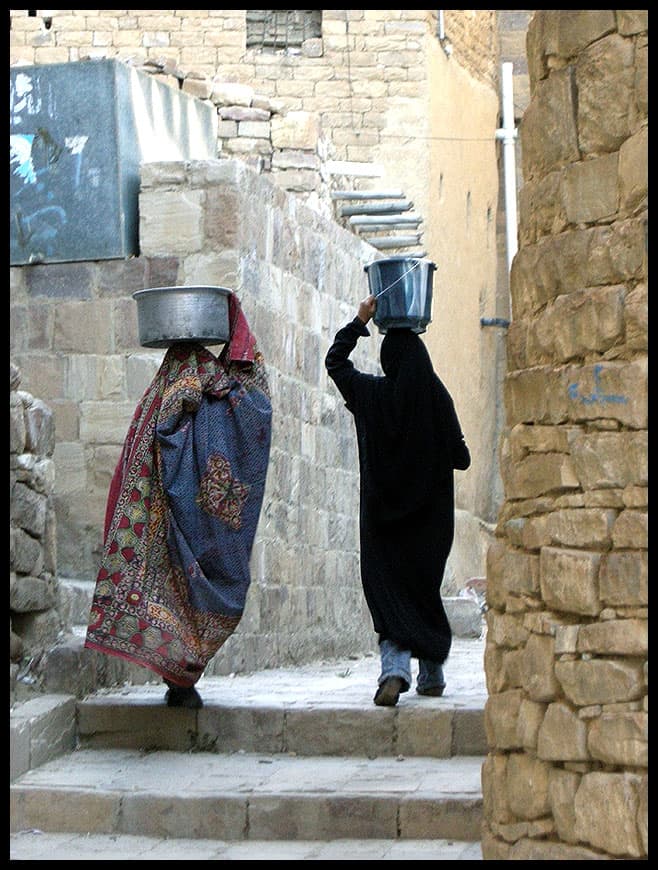 The traditional Sana'ani Sitarah used by old generations of Yemeni women versus the modern Yemeni Balto amid younger generations