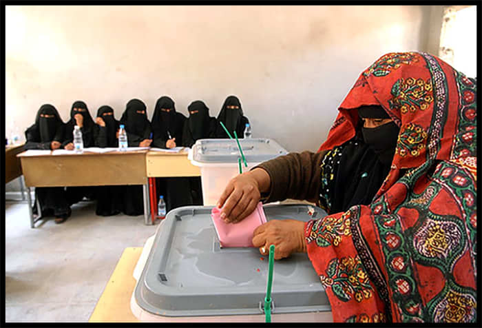 The traditional Sana'ani Sitarah used by old generations of Yemeni women versus the modern Yemeni Balto amid younger generations