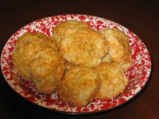 Alzheimer's symptoms include memory loss. When Mom forgot how to make biscuits, I knew there was a major problem.