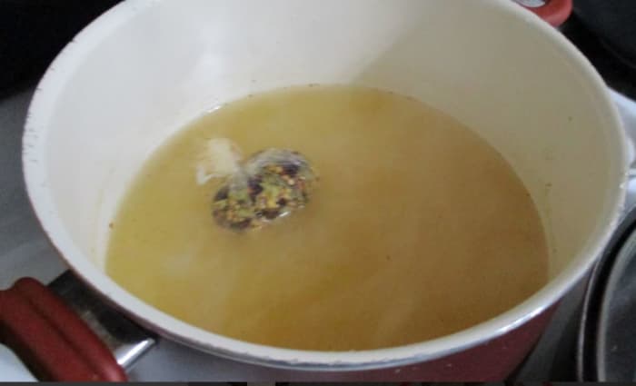 floats in mixture and starts to discolor sugar/vinegar. Bring to a boil, turn down to simmer for 15 minutes. cool.