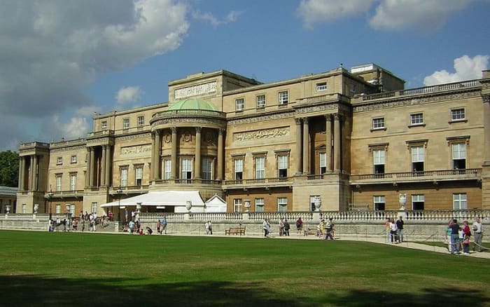 The copyright holder of this file, Anubis3, allows anyone to use it for any purpose, provided that the copyright holder is properly attributed. Attribution: Anubis3. See: http://en.wikipedia.org/wiki/File:West_facade_of_Buckingham_Palace.JPG