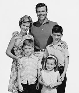 For years, the multichild family has been extolled in this society.It was believed that it was imperative for children to have siblings. It was argued that children w/siblings were happier, well adjusted, & had better social skills.