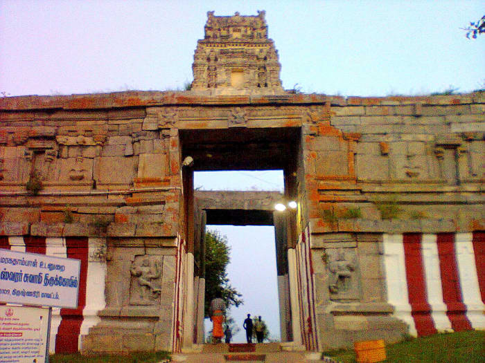 LORD SHIVA IS CALLED AS SRI.CHANDRACHODESWARA IN THIS 1250 YEAR OLD TEMPLE AT HOSUR,TAMIL NADU.