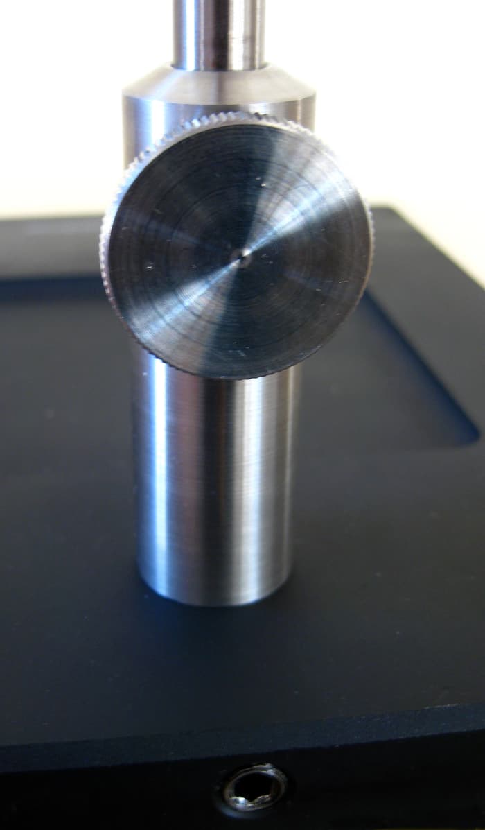 The pedestal base comes with a detachable shaft socket to allow for a thinner carrying case when the vise is broken down for travel.