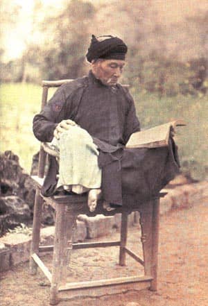 A scholar wearing "ao dai". This is the dress code for educated men (scholars and mandarins) in the past. Nowadays, it is used only in rituals.