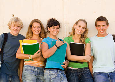 Jr. bridesmaids and Jr. groomsmen are young men and women between the ages of eight and 17.