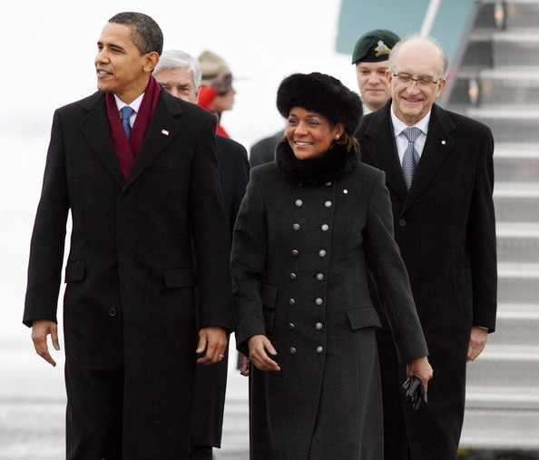 U.S. President Barack Obama walks on the tarmac at Ottawa International Airport with Michalle Jean, 19 Feb 2009