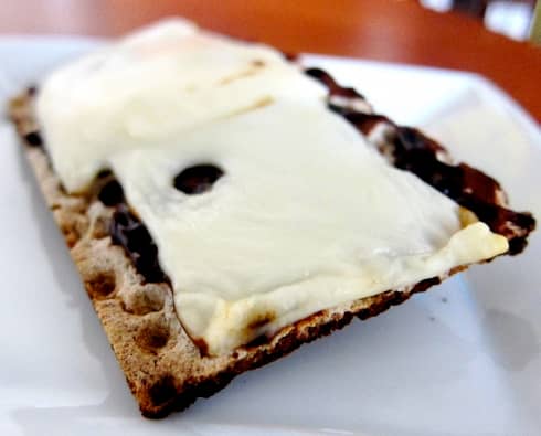 For a slightly different flavour, change the kind of cheese you use to melt on top of the Vegemite. I like using Jarlsberg or any type of Swiss cheese as it pairs deliciously with the salty Vegemite but aged cheddar or even brie are also yummy.