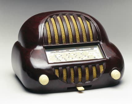 Sonorette walnut bakelite radio, French, late 1940s. Photograph from Science and Society picture library.