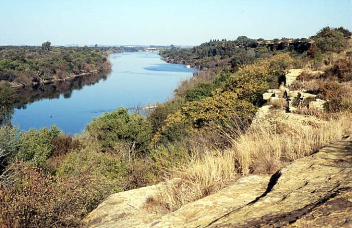 Vaal River near Bothaville, from cliffs cut into Karoo sandstones deposited in a beach environment, complete with heavy mineral placers