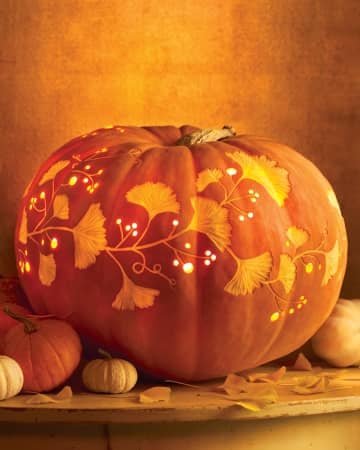 For me this is definitely one of the most beautifully carved pumpkins I've seen and I will definitely have an attempt at this version, if I manage it successfully I will post a photo of it.