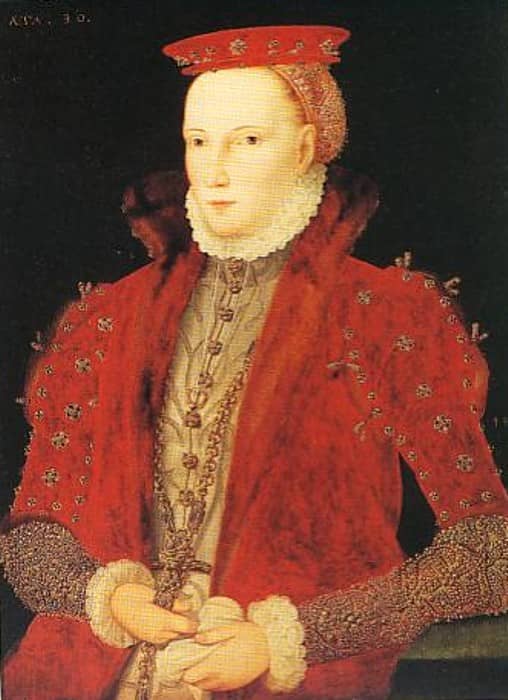 Here is Elizabeth in one of the Fitted Gowns, looking quite smashing. You will note all of the embellishments.