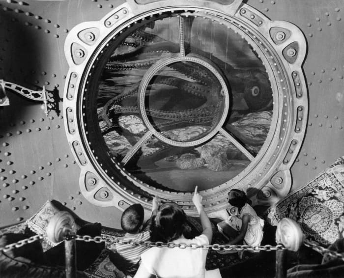 A photo of the original squid in its Disneyland home, seen by many thousands of visitors to Tomorrowland, including my lucky older brother. (Pic from USC Archive)