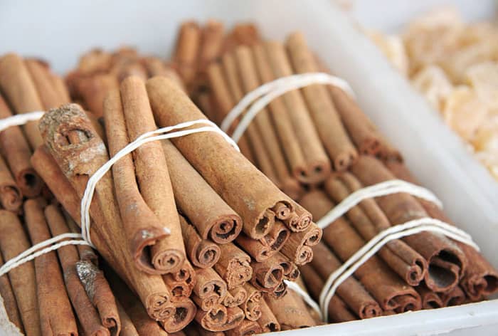 Health Benefits of Cinnamon: The cinnamon that you buy from a health food store may look like this. For convenience, you can powder this up to get fine ground cinnamon that you can add to your tea or toast.