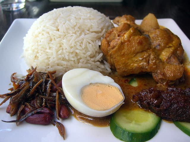 Travel Abroad Tips and Advice - Be careful where and what you eat, when traveling overseas.