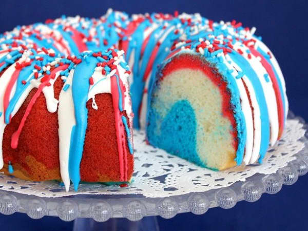 Who else loves to make bundt cakes? I can't explain it, but I really enjoy using my bundt pan.