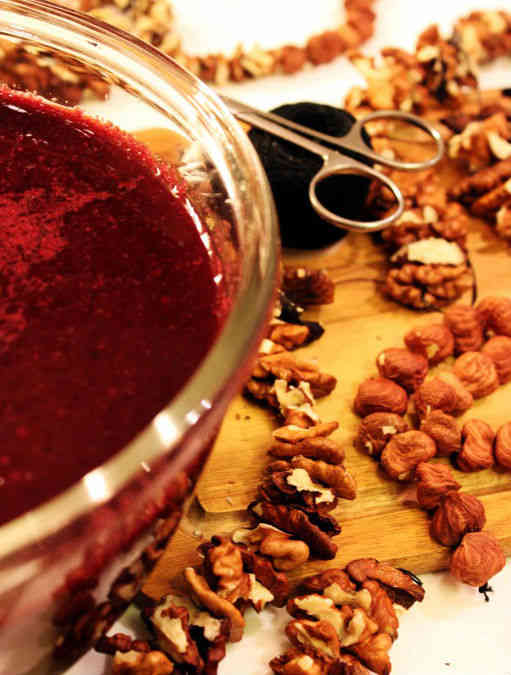 Prepare grape juice and "nut necklaces" using thick thread with a needle and walnuts' halves and quarters.