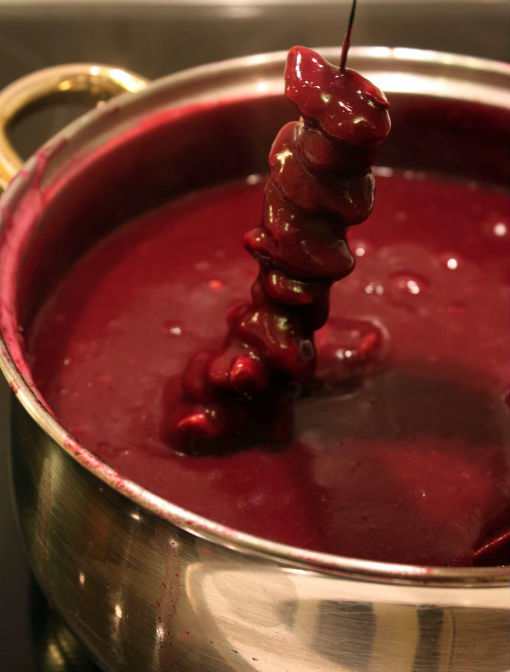 Boil the juice, add flour once it's boiling. It should be thick. Once it's ready, insert your "nut necklaces" into the syrup one by one