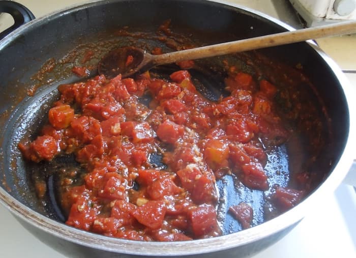 Now it's finished. There isn't any more liquid spreading in the pan; just globs of the thick sauce.