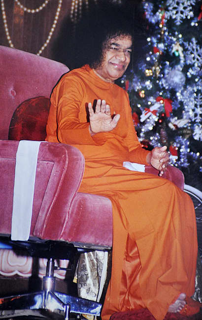 When I went on shooting pictures rapidly, Swami looked at me, smiled and signaled, "Enough! How many do you want to shoot?"