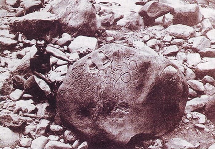 The Sunda Kingdom of West Java From Tarumanagara to Pakuan Pajajaran with the Royal Center of Bogor.
