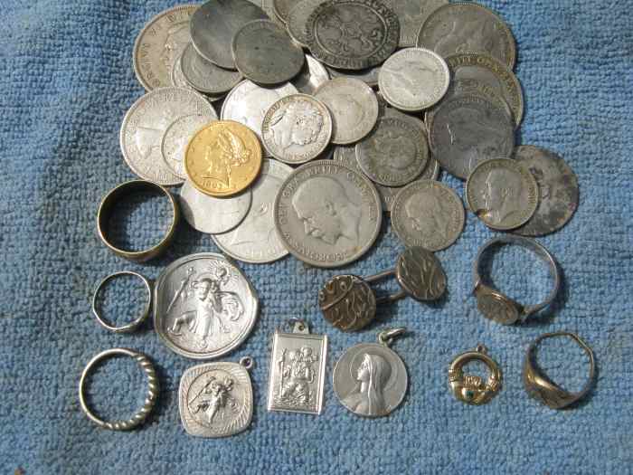 In amongst the trash and the common finds, there's the best finds, you just have to walk over them with that coil.