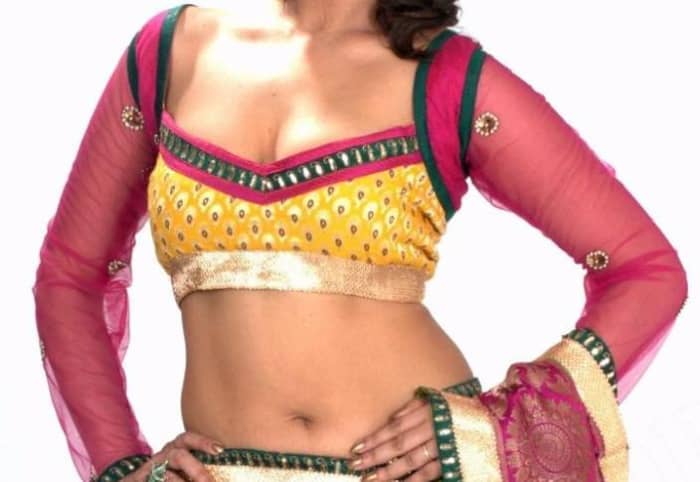 The sleeves of the blouse are too loose for it to look nice. The blouse is is also hugging her torso in a way that it doesn't look comfortable or sexy.