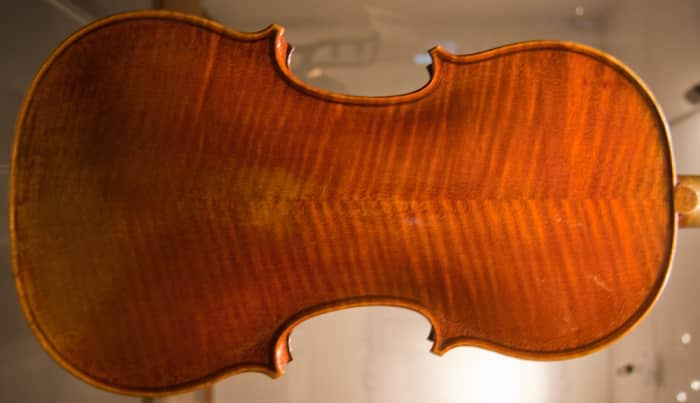 The most prominent wear on the Lady Blunt Stradivari violin is the patch on the back from being replaced in a case and the slight rounding of the corners (compare with the photos of the Messiah Stradivari below).