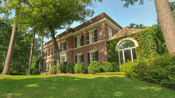 File: 1617 Summit Drive.jpg National Registry of Historic Places 19 May 2014 Ken Owens Photography CC-BY-SA-3.0