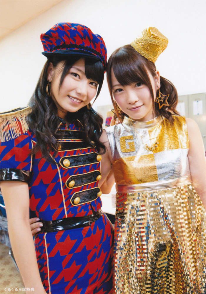 AKB48 member Yui Yokoyama (left) stands here with now former member Rina Kawaei. Yokoyama was the General Manager of AKB48 and all of its other groups from March 2016 until April 2019.