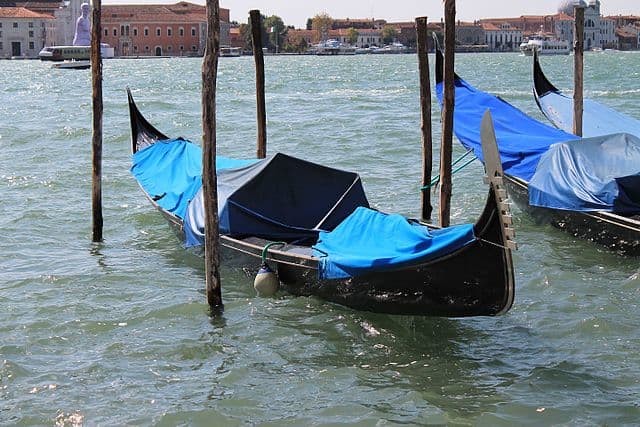 Gondola parking at Riva degli Schiavoni