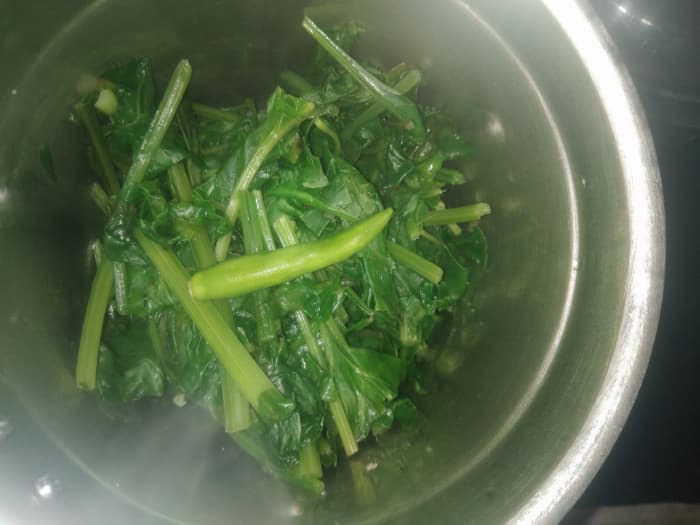 After 2-3 minutes, let it cool and take them in a blender, add green chilies, make puree without adding water.