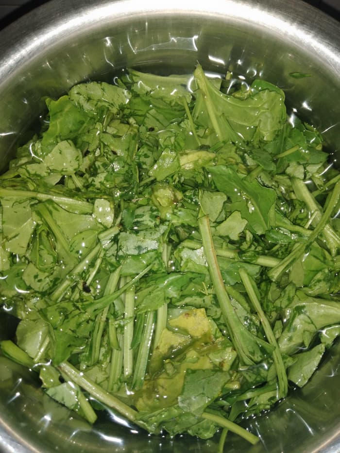 Boil 3 glass of water in pot or electric cooker adding 1/2 teaspoon of salt. Add chopped spinach leaves and stem to the boiling water. Let sit for 2-3 minutes.