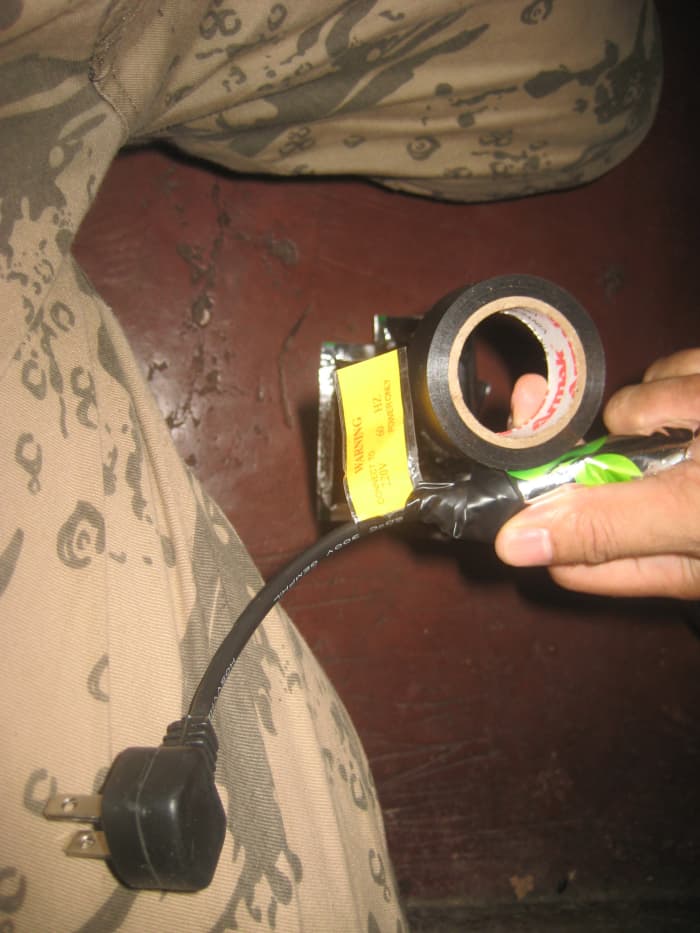 3. Place the cord (with 3 inches allowance from the plug) between the punctured part of the sachet. Seal tightly with electrical tape.