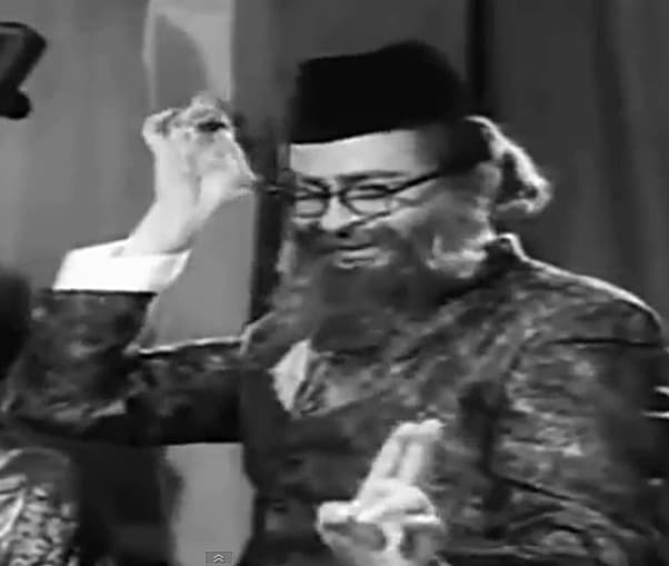 Raj Kapoor in Dil Hi To Hai - The greatest classical based song in the history of Bollywood, sung by Mannade
