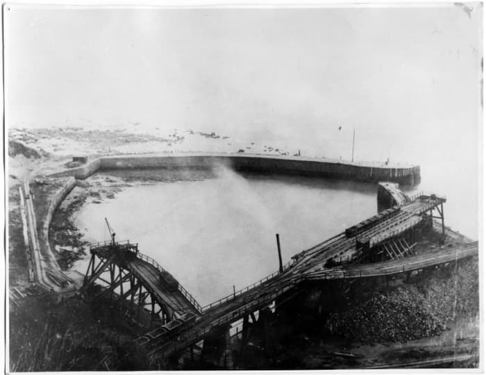 The wagons would be hauled onto where the stone would be discharged into hoppers that in turn discharged into holds on the coastal freighters for shipment to Tyneside - a late 19th Century view