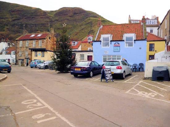 The blue building is the cosy Sea Drift Cafe, worth a visit if you're down this way and don'r fancy an alcoholic drink or pub meal
