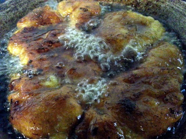 Once the first side is medium brown, turn over to fry the other side to get a crispy yet moist cekodok pisang or mashed banana friters