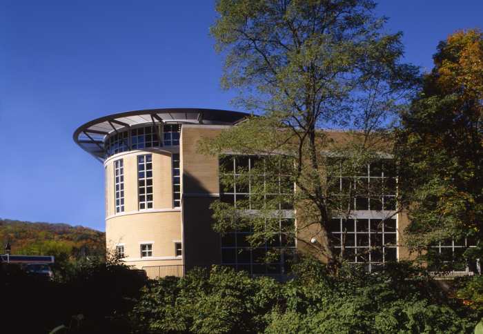 Northwestern Connecticut Community College offers associate's degrees and certificate programs in Deaf Studies and ASL/English Interpreter Preparation.
