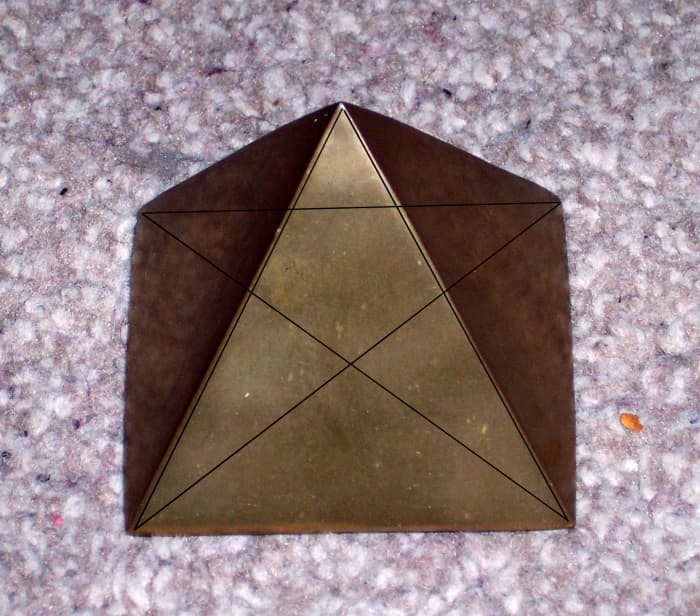 Model pyramid with imposed pentagram. The king and queen's chambers equate to the centre of the pentagram.