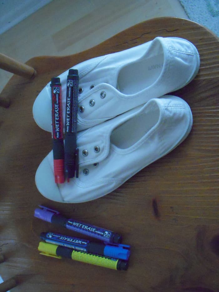 You will need Pentel Wet Erase markers, canvas sneakers, plus practice fabric, a few cotton swabs, a pencil and paper.