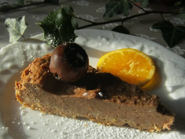 I decorated my cheesecake with a melar, holly leaves, slices of orange and sprinkled it with icing sugar