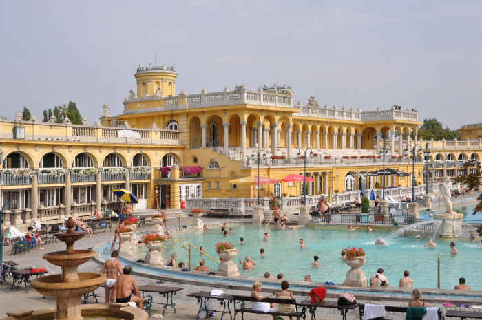 The plaque informs that the bathing establishment saw an attendance of 2,00,000 people in 1913 and by 1919 more than 8,90,507 had visited this popular bathing complex; appropriately called the city of spas.