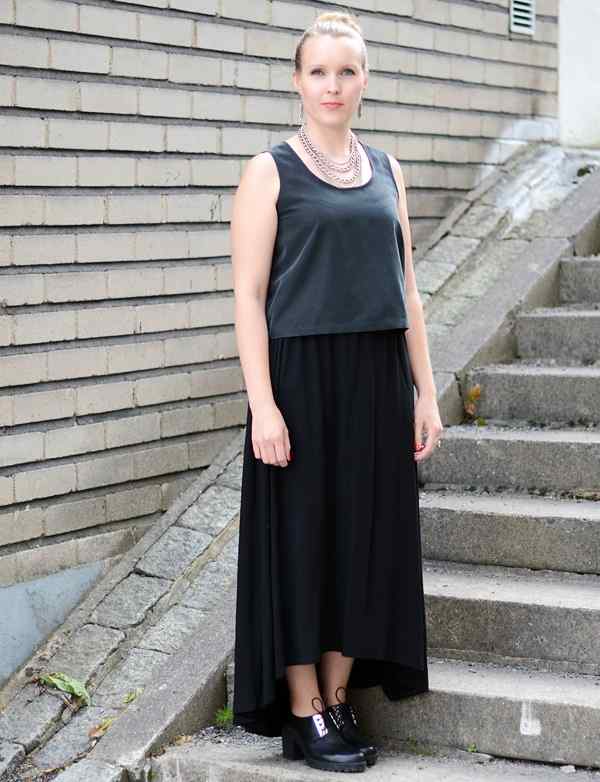 Tips on What to Wear With a Black Maxi Skirt HubPages